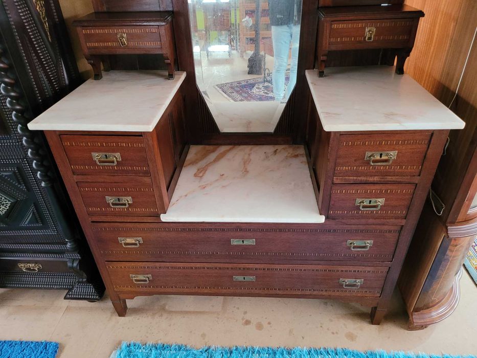 Toucador / Pechiché antigo em muito bom estado geral