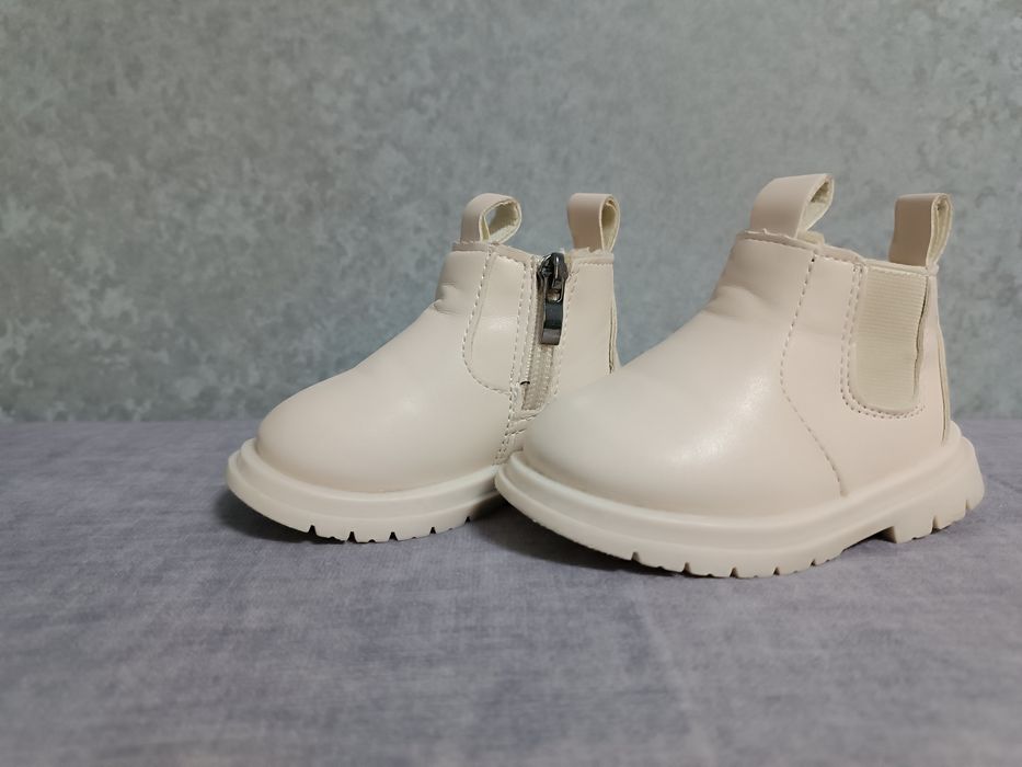 Модні черевички для дівчинки