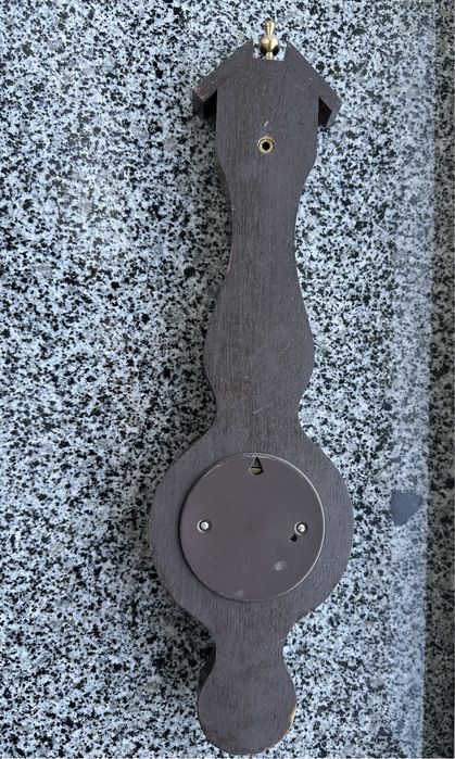 Вінтажний барометр з термометром