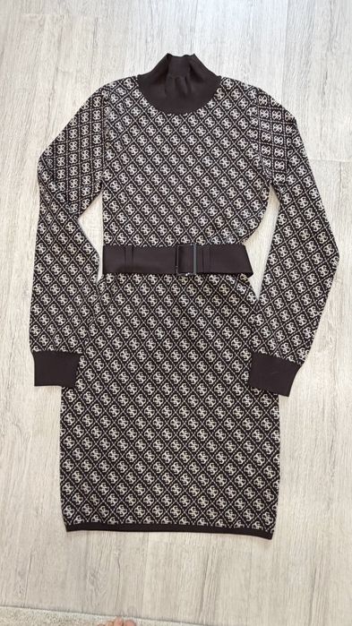 Сукня Guess в розмірі M