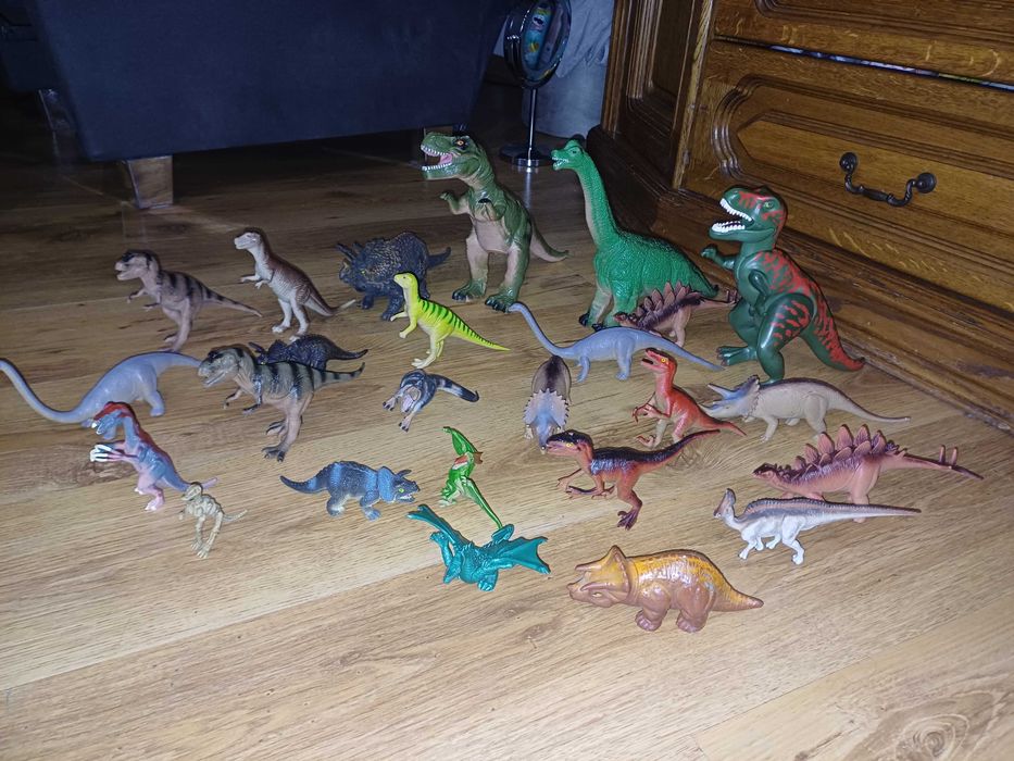 Figurki dinozaurów