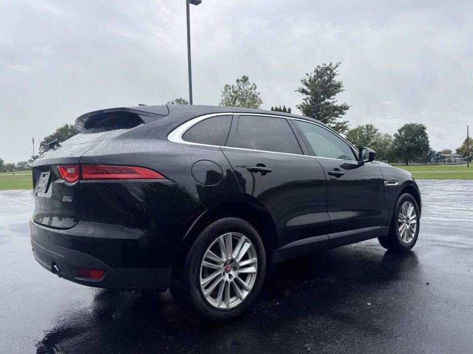 Jaguar F-PACE      2020