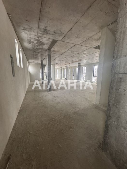 Продаж комерційної будівлі 887 м² з ліфтом