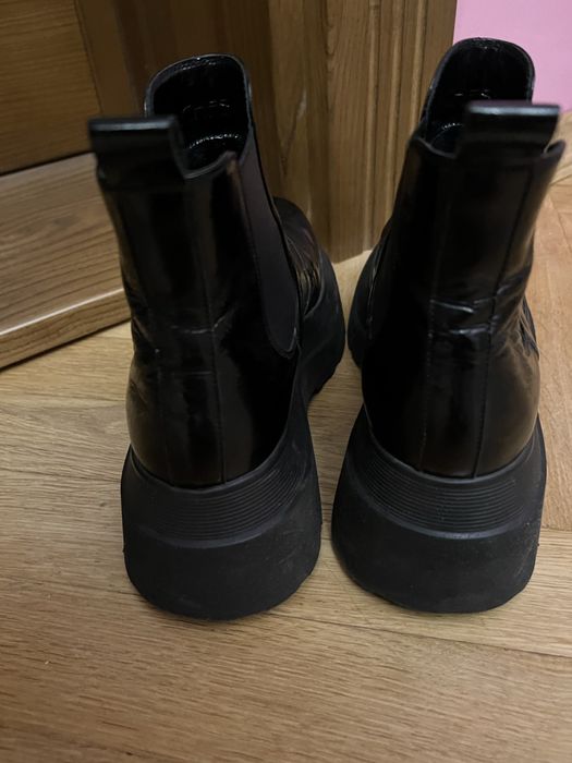 лакове чорні черевики