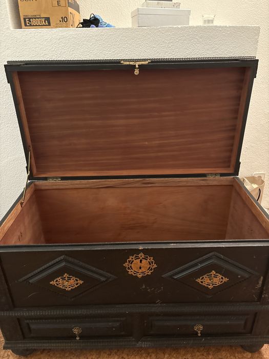 arca em Madeira canfora  - 100 cmx54cm x 61 cm(CXLxA)