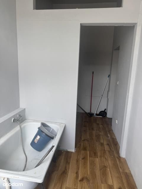 24,5 mkw pokój, kuchnia, łazienka z wc.