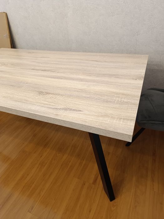 Mesa de Jantar Tampo em Madeira e Estrutura Metálica como Nova