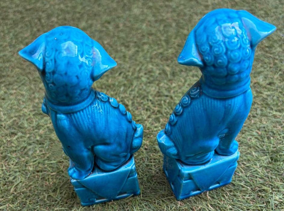 Cães de Fó (também conhecidos como Leões Guardiões Chineses) em porcelana azul