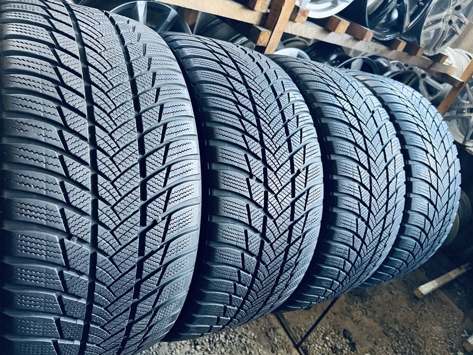 Шини Резина Зимові 245 40 18 Bridgestone Blizzak LM001 4шт