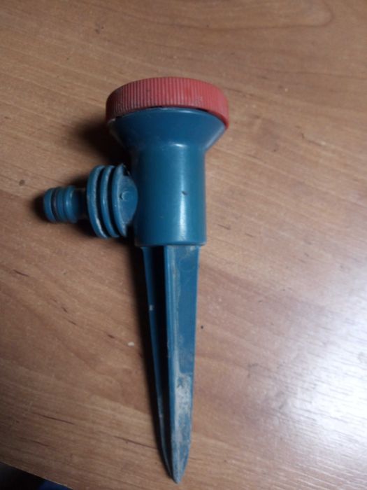 Zraszacz statyczny na szpilce Robi