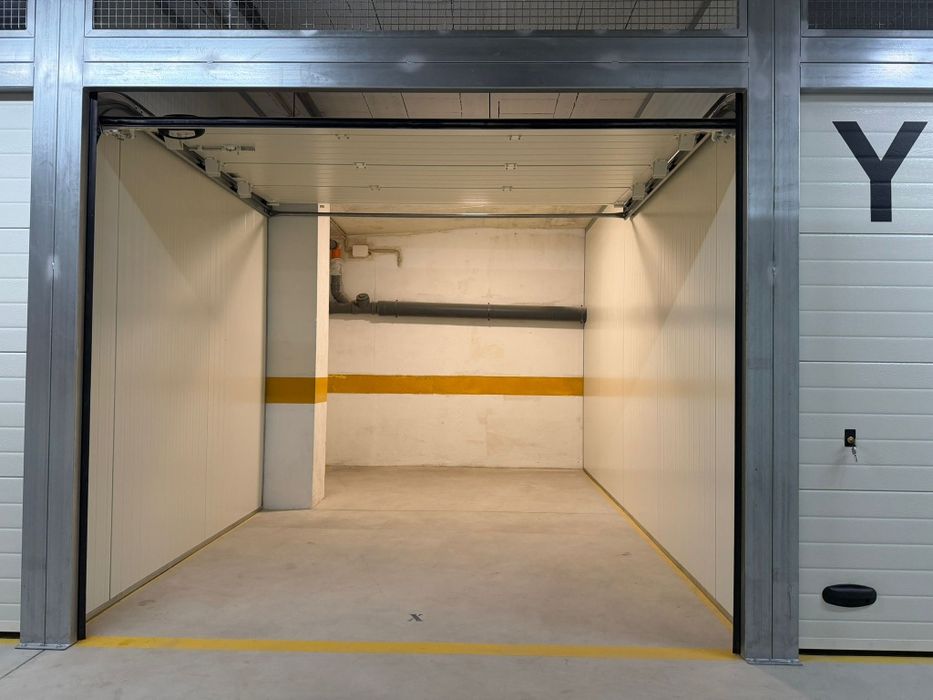 Garagem Box * Fechada Vilar de Andorinho • OLX.pt