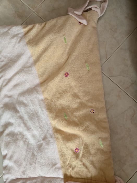 Resguardo e endredon de cama de bebe