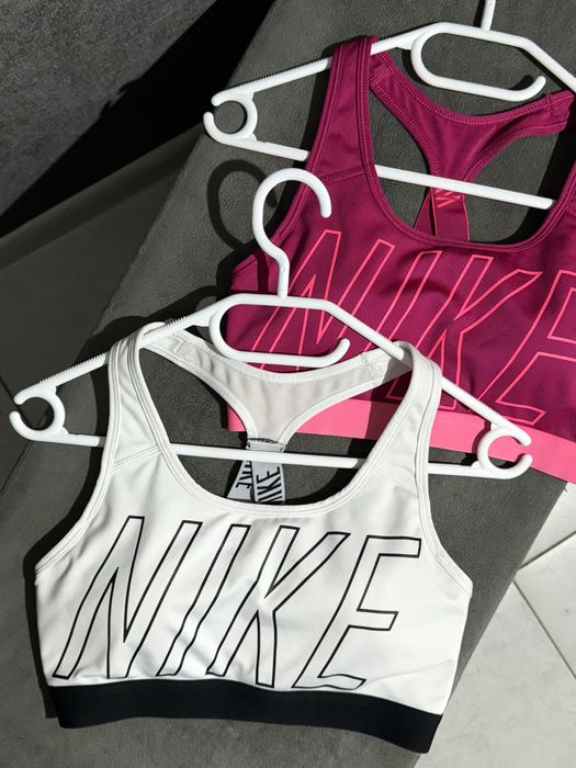 Жіночий білий топ з чашкою nike спортивний бюстгальтер