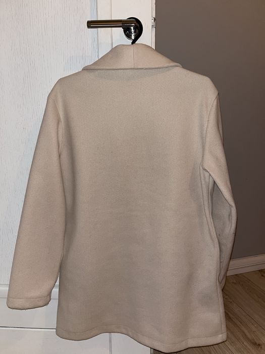 Lekki beżowy płaszczyk