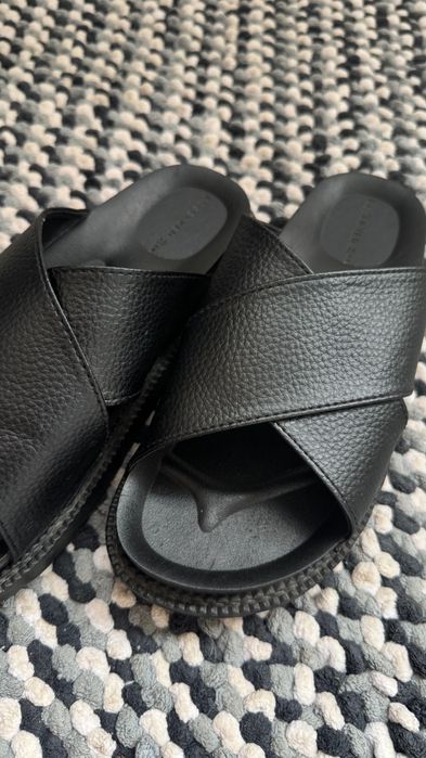 Продам жіночі шльопанці