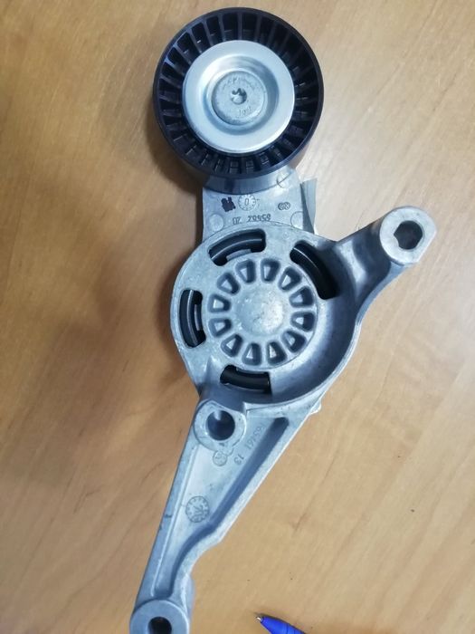 Натяжний ролик ременя генератора