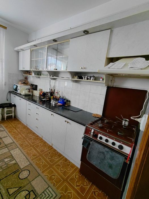 Кухня світлого кольору