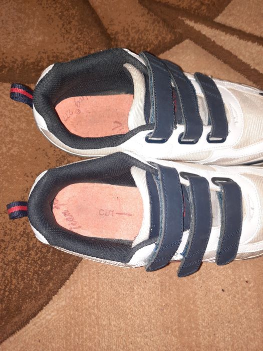 Продам красовки мужские адидас