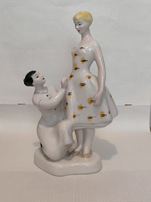 Статуэтка  примерка