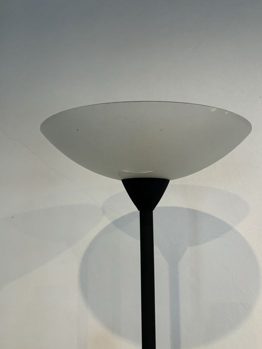 candeeiro de pe preto