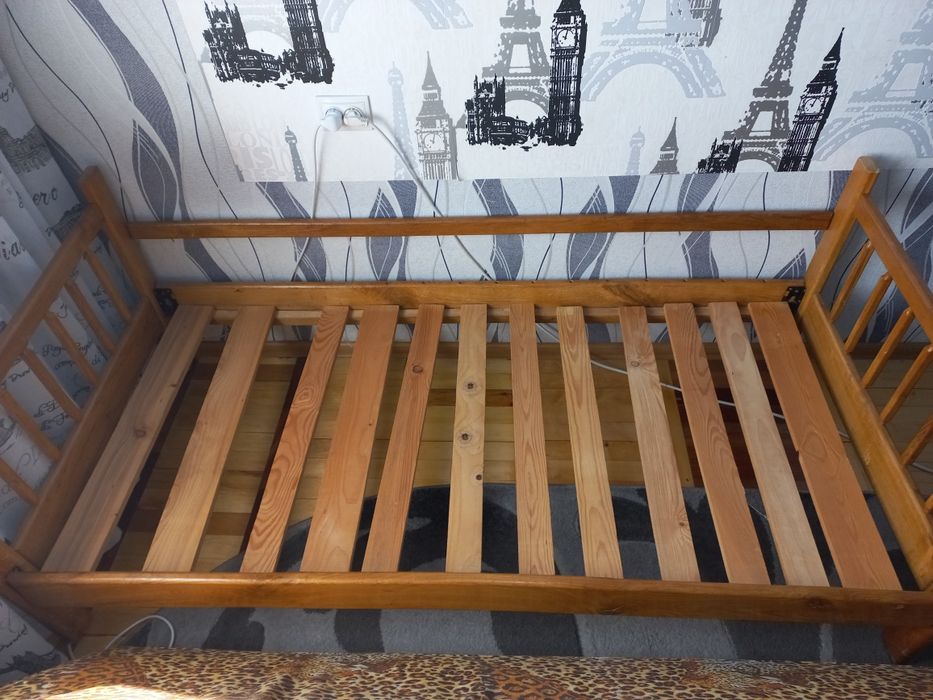 Розкладне дерев'яне ліжко 170х80