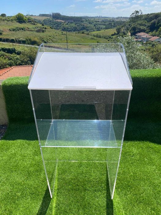 Pulpito em acrilico transparente