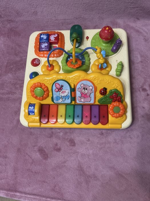 Іграшка фірми chicco