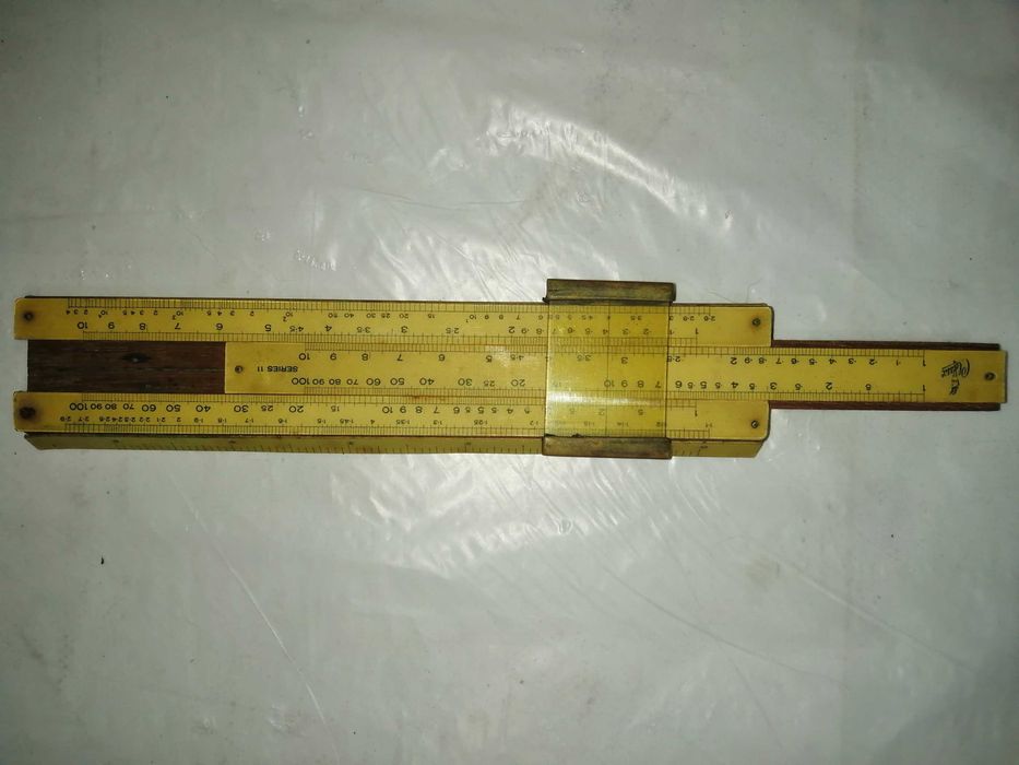 Régua de cálculo de Engenharia. Muito bom estado. Vintage
