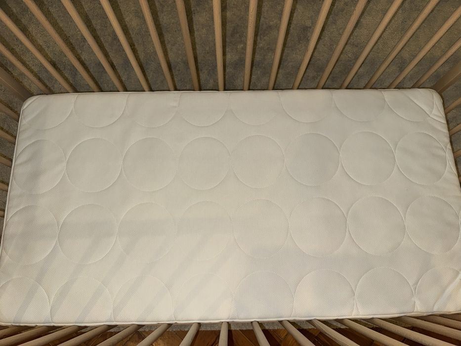 Berço com colchão - como novos - usados 1 mês