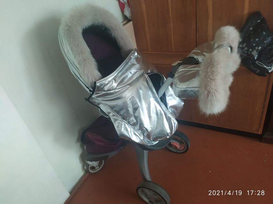 Срочный продаж Коляска Stokke  и ванночки для купания