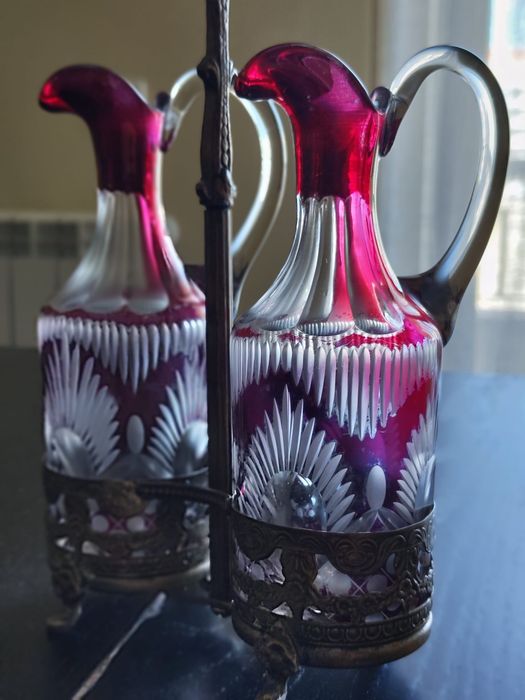 Galheteiro em casquinha (prata) e cristal lapidado