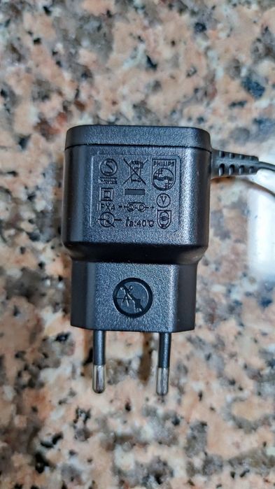 Carregador 15v para Máquina de Barbear / Aparador Multifunções Philips