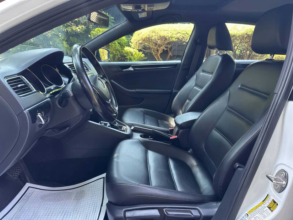 Volkswagen Jetta      2018