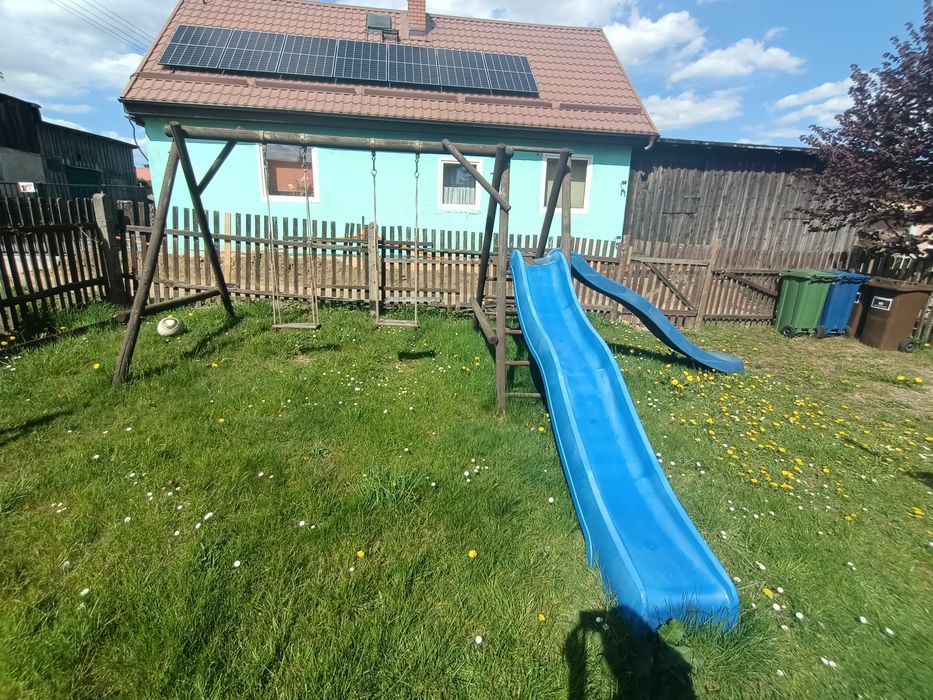 Sprzedam plac zabaw plus domek