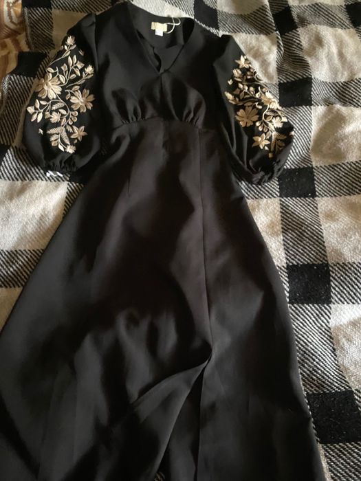 Плаття чорне вишитими рукавами