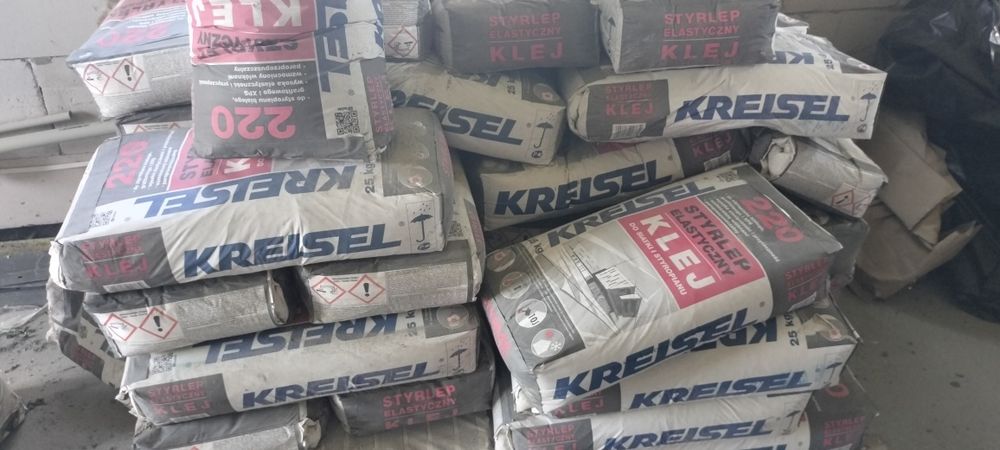 Oddam gratis  klej do styropianu