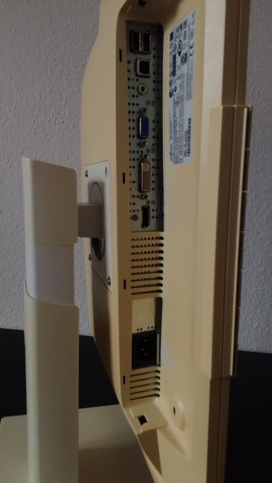 монитор Fujitsu B22W-7 LED