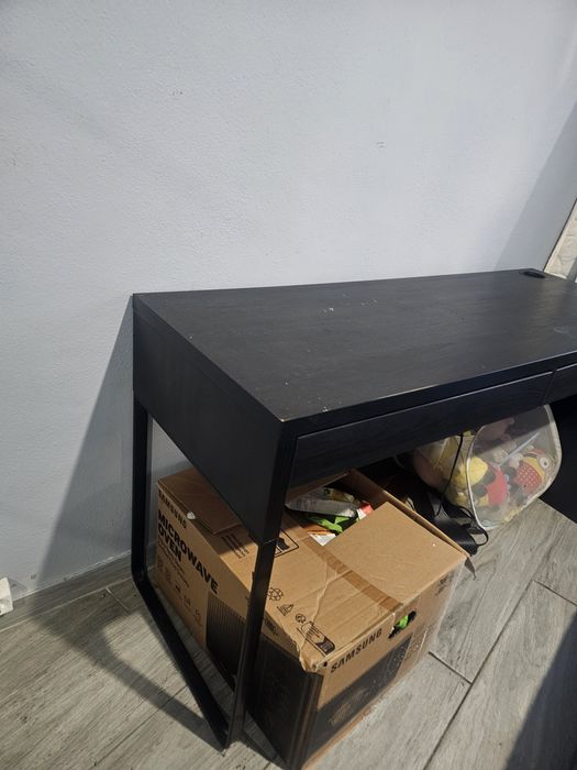 Secretária em bom estado