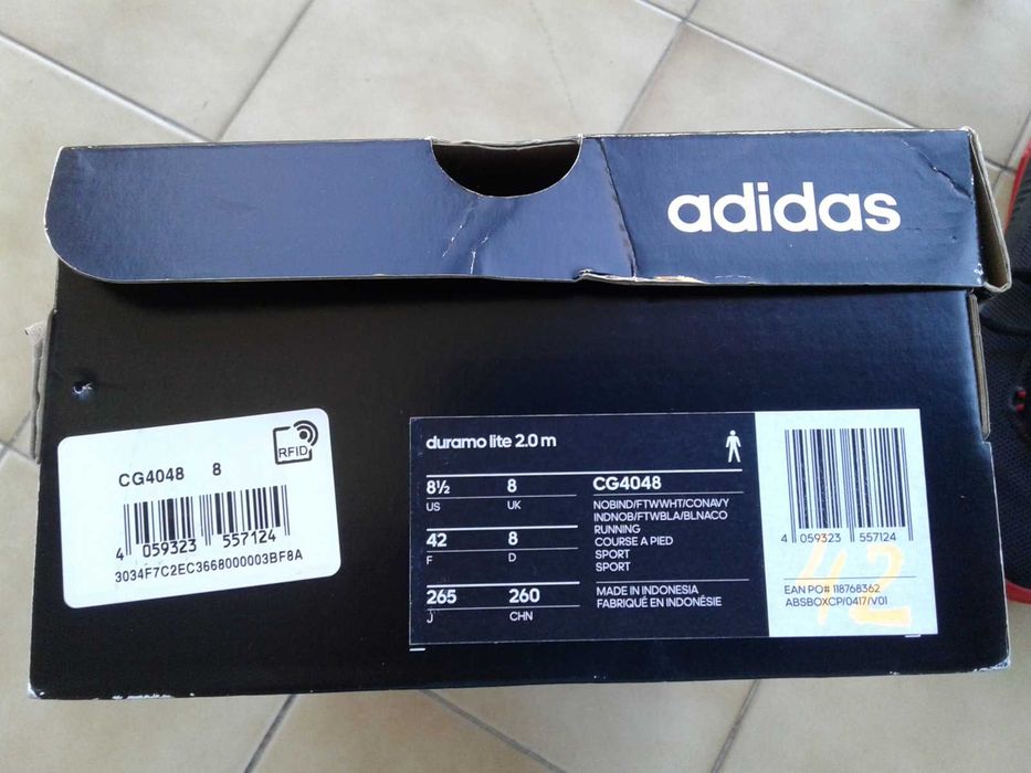 Sapatilhas de basquetebol de cano alto Adidas, como NOVAS!