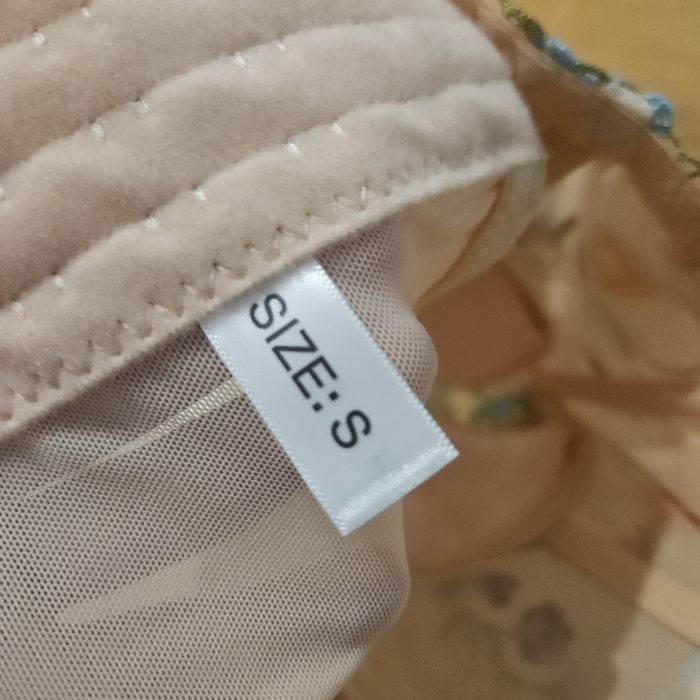 Śliczny nowy stanik rozm. S