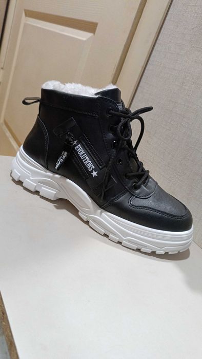 Зимние кроссовки 40-41р.