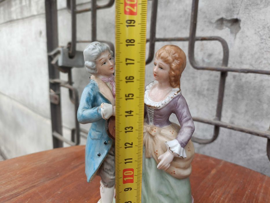 Stara porcelanowa figurka para dworska Hertwig