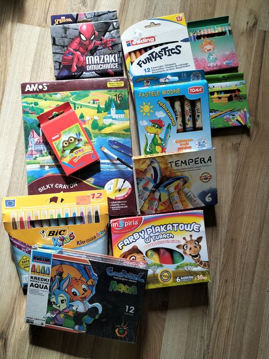 Plastyczny mix kredki farby