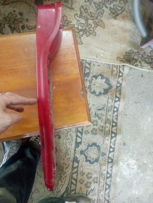 Продам стекло правое заднего фонаря Volvo