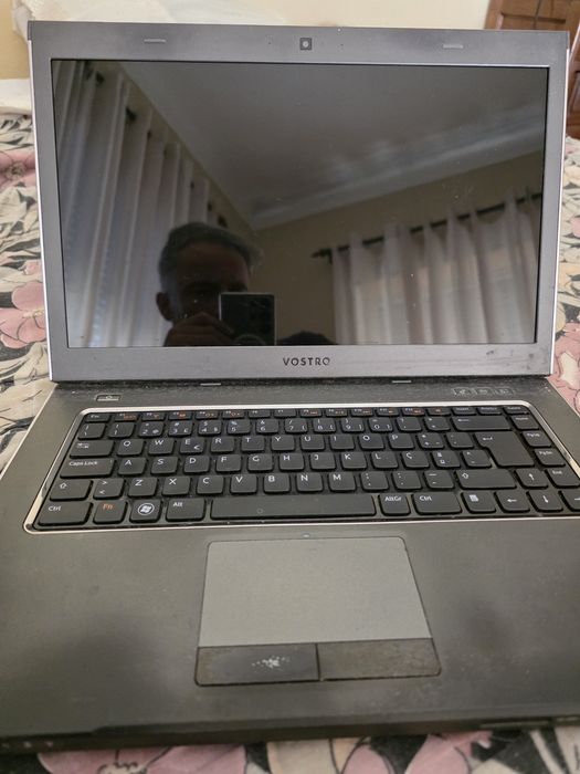 Portátil DELL VOSTRO 3560