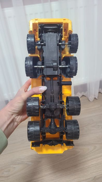 Машинка ,грузова ,самоскид.