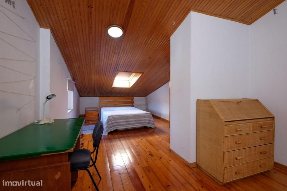 Quarto - localizado em Conchada Coimbra
