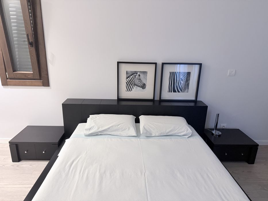 Cama de casal + mesas de cabeceira + colchão