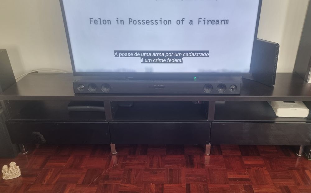 Móvel TV preto com 3 gavetas