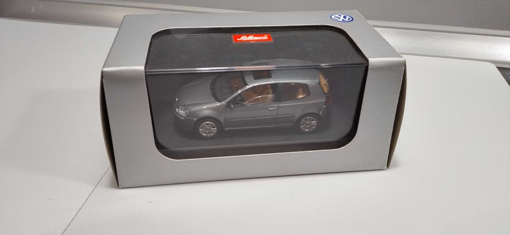 VW Golf V 3D 1:43 Schuco zielony